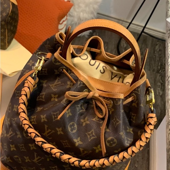LV Bags 30% off coming soon on selected items - Picture 2 of 12